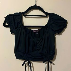 Black short sleeve crop top!